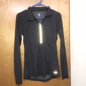 Tight fitted pullover/jacket